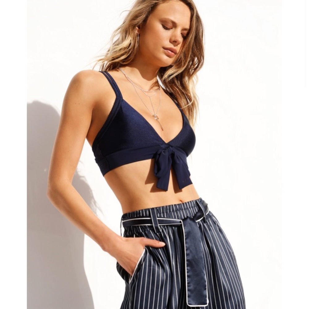 NWT Lorna Jane Influencer Tie Front Bra